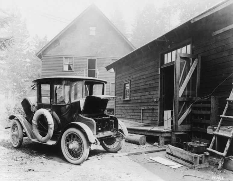 The first electric cars rivaled the combustion engine